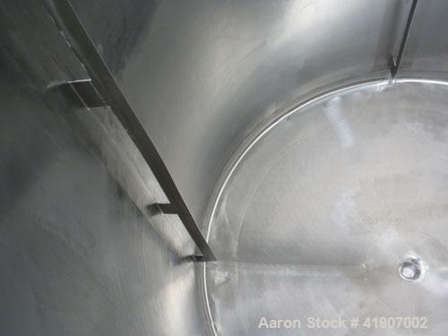Used Mueller Tank, 2000 Gallon, Model F, 316 stainless steel, vertical. 84" diameter x 76" straight side, dished top and bottom. Insulated with 2" urethane and stainless steel sheathing. (4) Fixed si...