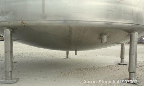 Used Mueller Tank, 2000 Gallon, Model F, 316 stainless steel, vertical. 84" diameter x 76" straight side, dished top and bottom. Insulated with 2" urethane and stainless steel sheathing. (4) Fixed si...