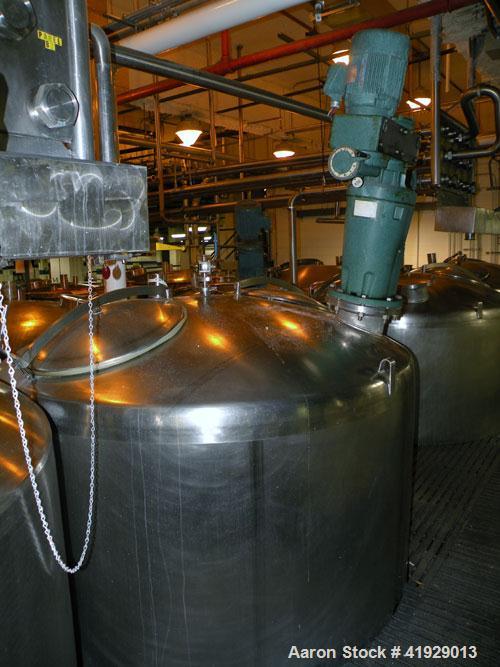 Used Mueller Tank, 2000 Gallon, Model F, Stainless Steel, Vertical. 76" diameter x 106" straight side, dished top and bottom. Off center top entering angled Lightnin manual variable speed agitator, m...