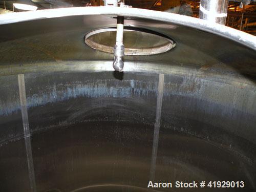 Used Mueller Tank, 2000 Gallon, Model F, Stainless Steel, Vertical. 76" diameter x 106" straight side, dished top and bottom. Off center top entering angled Lightnin manual variable speed agitator, m...