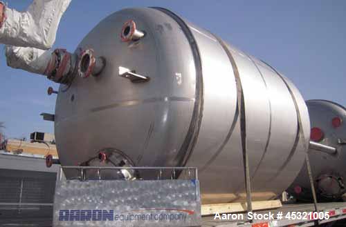 Unused- Mueller Pressure Tank, 2,500 Gallon, Model "F", 304L stainless steel, vertical. 90" Diameter x 79" straight side, 2:1 elliptical top and bottom. Internal rated 30 psi at 160 degrees F and -20...