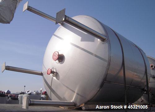Unused- Mueller Pressure Tank, 2,500 Gallon, Model "F", 304L stainless steel, vertical. 90" Diameter x 79" straight side, 2:1 elliptical top and bottom. Internal rated 30 psi at 160 degrees F and -20...