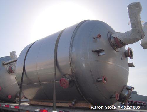 Unused- Mueller Pressure Tank, 2,500 Gallon, Model "F", 304L stainless steel, vertical. 90" Diameter x 79" straight side, 2:1 elliptical top and bottom. Internal rated 30 psi at 160 degrees F and -20...
