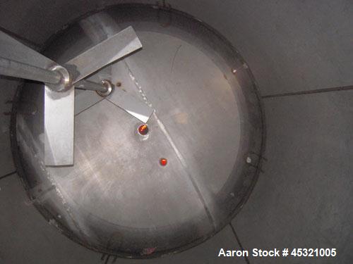 Unused- Mueller Pressure Tank, 2,500 Gallon, Model "F", 304L stainless steel, vertical. 90" Diameter x 79" straight side, 2:1 elliptical top and bottom. Internal rated 30 psi at 160 degrees F and -20...