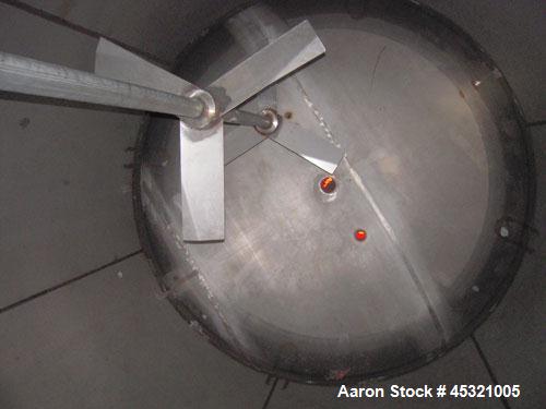 Unused- Mueller Pressure Tank, 2,500 Gallon, Model "F", 304L stainless steel, vertical. 90" Diameter x 79" straight side, 2:1 elliptical top and bottom. Internal rated 30 psi at 160 degrees F and -20...