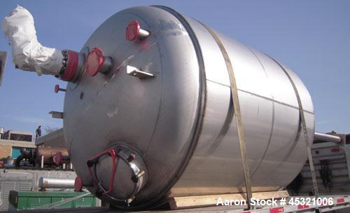 Unused- Mueller Pressure Tank, 2,500 Gallon, Model "F", 304L stainless steel, vertical. 90" diameter x 79" straight side, 2:1 elliptical top and bottom. Internal rated 30 psi at 160 deg F and -20 deg...