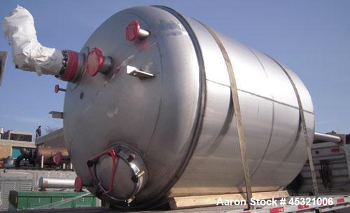 Unused- Mueller Pressure Tank, 2,500 Gallon, Model "F", 304L stainless steel, vertical. 90" diameter x 79" straight side, 2:...