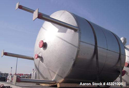 Unused- Mueller Pressure Tank, 2,500 Gallon, Model "F", 304L stainless steel, vertical. 90" diameter x 79" straight side, 2:1 elliptical top and bottom. Internal rated 30 psi at 160 deg F and -20 deg...