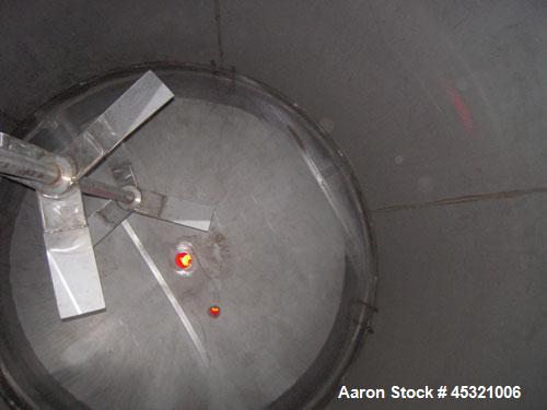 Unused- Mueller Pressure Tank, 2,500 Gallon, Model "F", 304L stainless steel, vertical. 90" diameter x 79" straight side, 2:1 elliptical top and bottom. Internal rated 30 psi at 160 deg F and -20 deg...