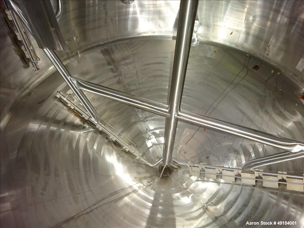 Used Mueller Mix Tank, 1,500 Gallon, Model F, 304 Stainless Steel, Vertical