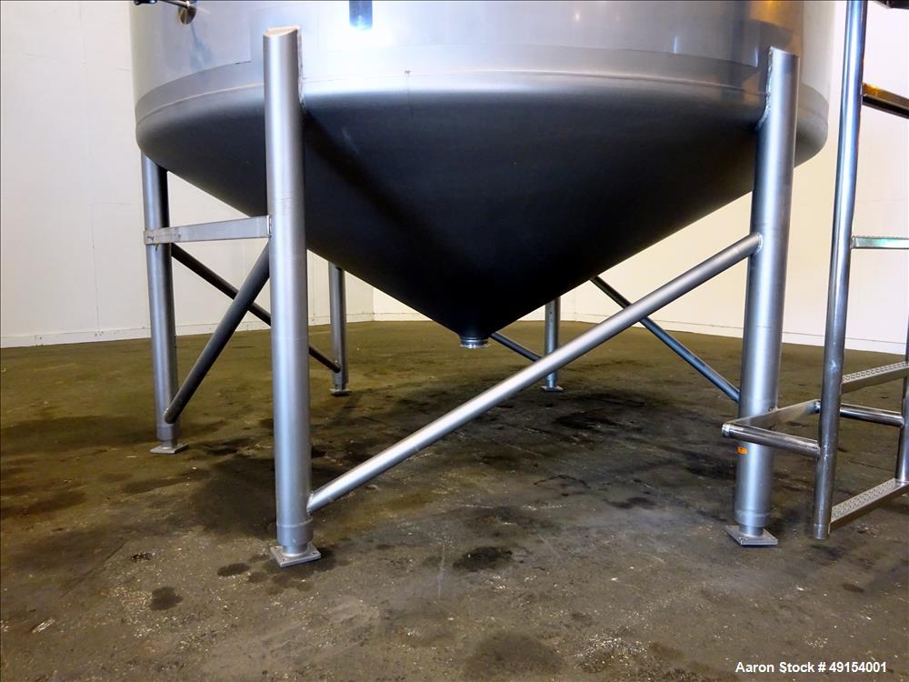 Used Mueller Mix Tank, 1,500 Gallon, Model F, 304 Stainless Steel, Vertical