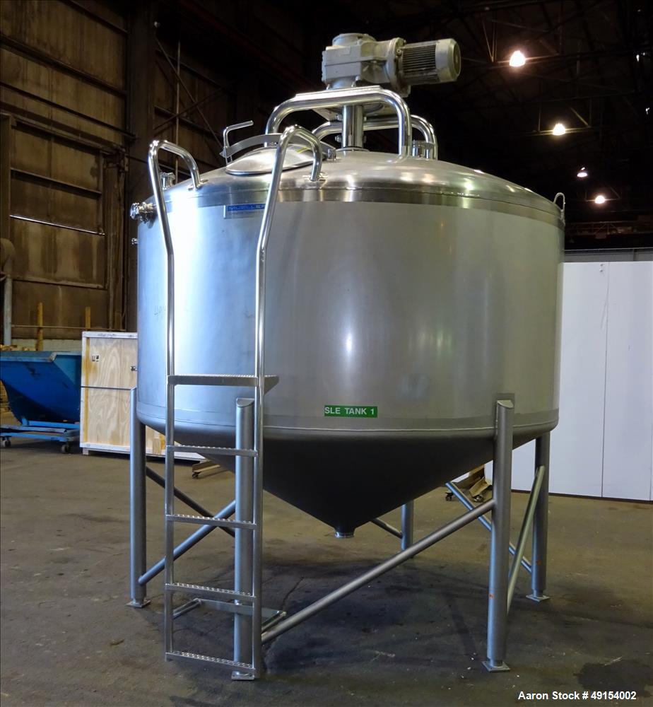 Used- Mueller Mix Tank, 1,500 Gallon, Model F, 304 Stainless Steel, Vertical.