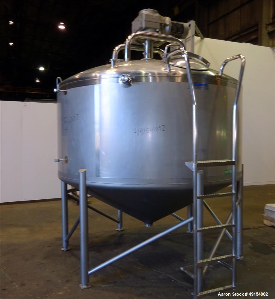 Used- Mueller Mix Tank, 1,500 Gallon, Model F, 304 Stainless Steel, Vertical.