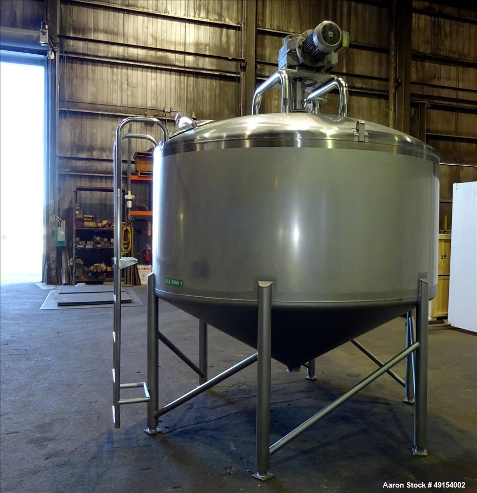 Used Mueller Mix Tank, 1,500 Gallon, Model F, 304 Stainless Steel, Vertical.