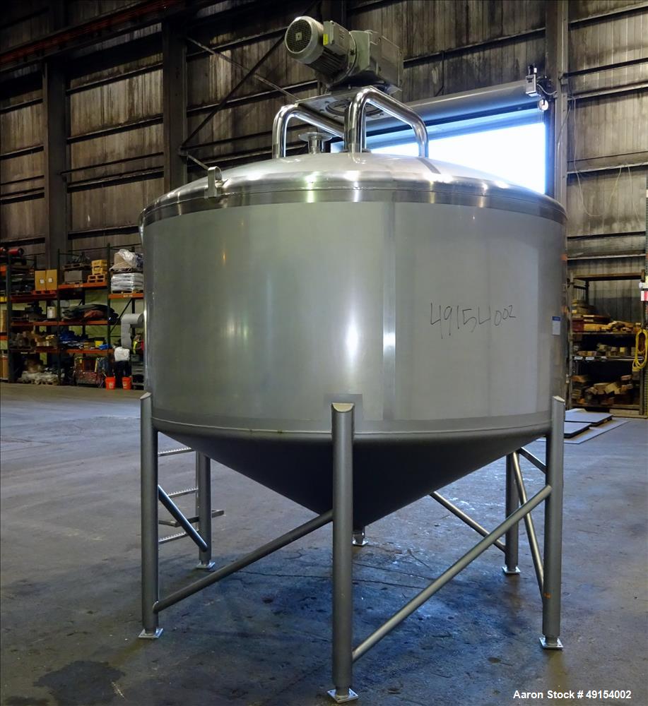 Used Mueller Mix Tank, 1,500 Gallon, Model F, 304 Stainless Steel, Vertical.