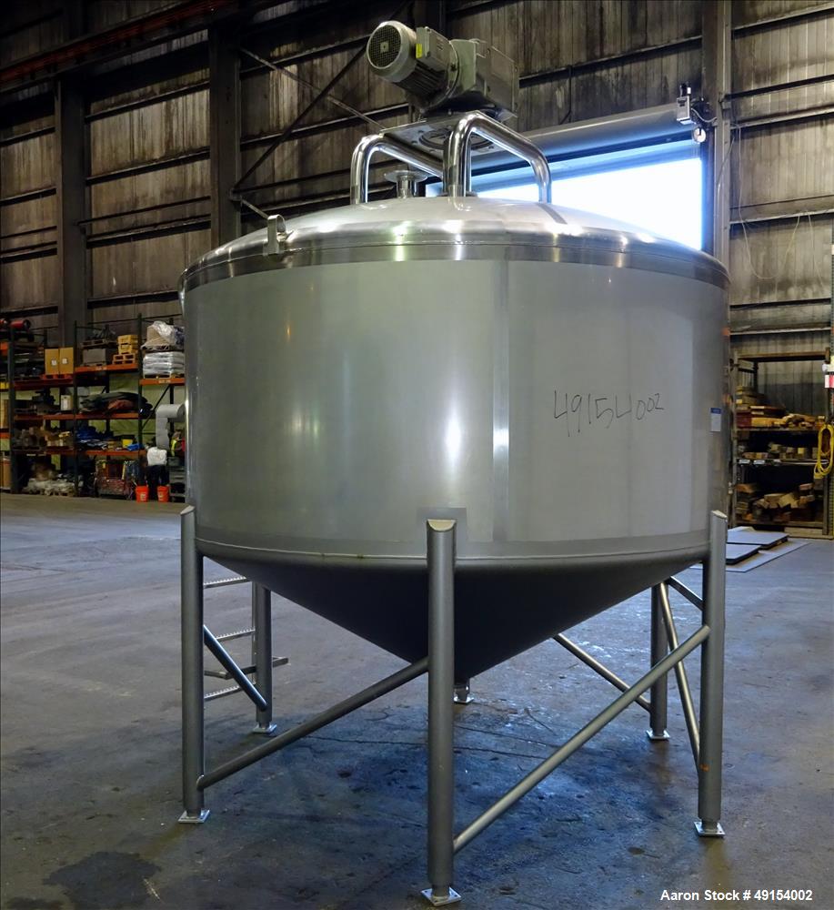 Used- Mueller Mix Tank, 1,500 Gallon, Model F, 304 Stainless Steel, Vertical.