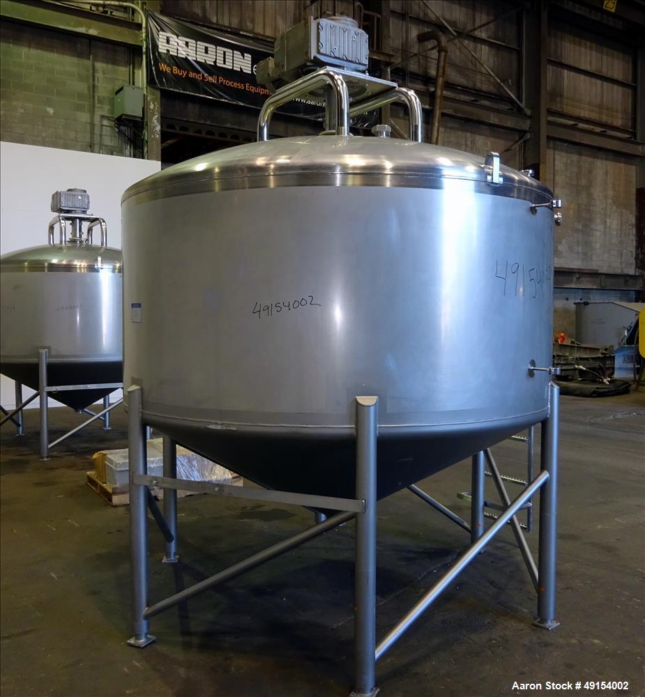 Used Mueller Mix Tank, 1,500 Gallon, Model F, 304 Stainless Steel, Vertical.