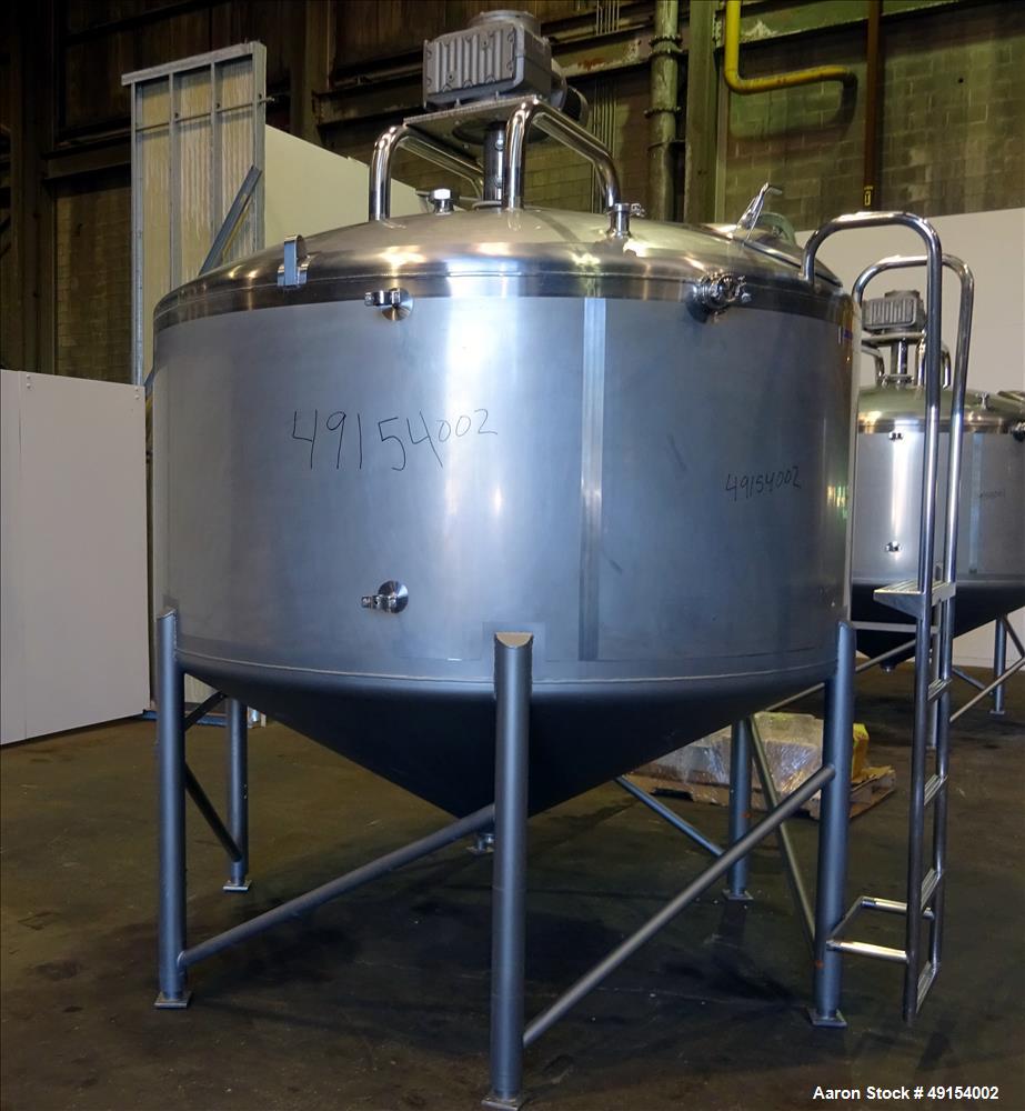 Used- Mueller Mix Tank, 1,500 Gallon, Model F, 304 Stainless Steel, Vertical.