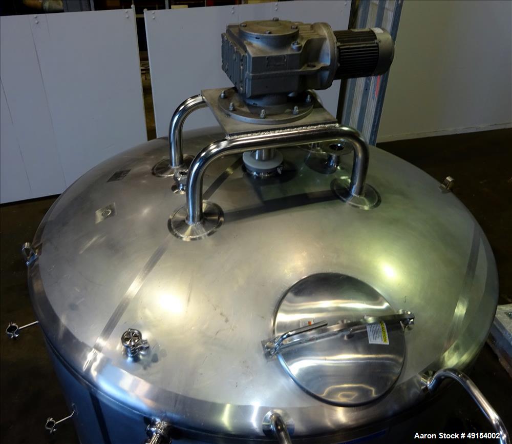 Used Mueller Mix Tank, 1,500 Gallon, Model F, 304 Stainless Steel, Vertical.