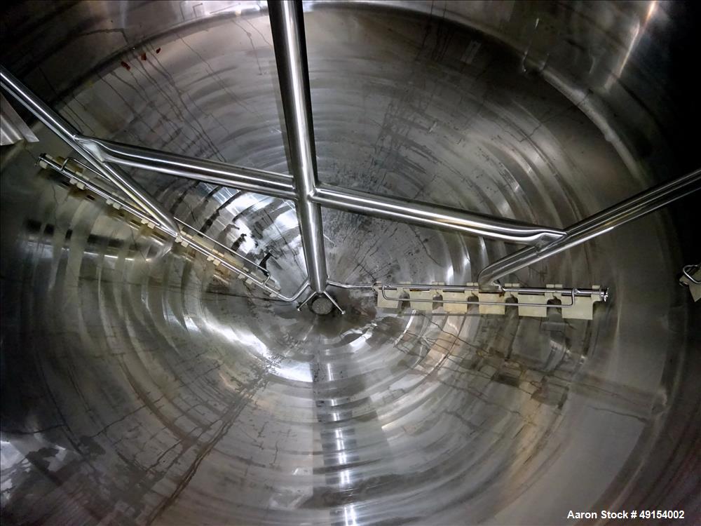 Used Mueller Mix Tank, 1,500 Gallon, Model F, 304 Stainless Steel, Vertical.