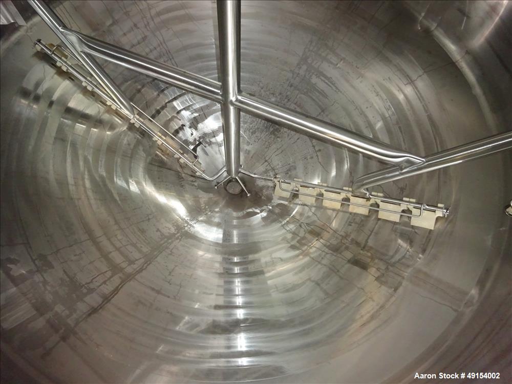 Used Mueller Mix Tank, 1,500 Gallon, Model F, 304 Stainless Steel, Vertical.