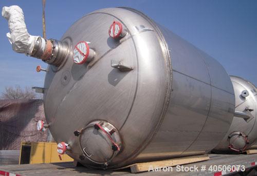 Unused- Mueller Pressure Tank, 2,500 Gallon, Model "F", 304L Stainless steel, Vertical. 90" diameter x 79" straight side, 2:1 elliptical top and bottom. Internal rated 30 psi at 160 deg.f., and -20 d...