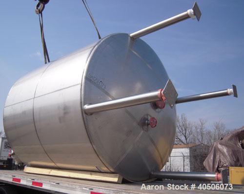 Unused- Mueller Pressure Tank, 2,500 Gallon, Model "F", 304L Stainless steel, Vertical. 90" diameter x 79" straight side, 2:1 elliptical top and bottom. Internal rated 30 psi at 160 deg.f., and -20 d...