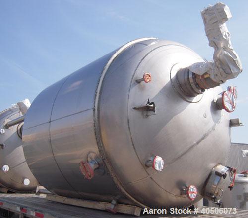 Unused- Mueller Pressure Tank, 2,500 Gallon, Model "F", 304L Stainless steel, Vertical. 90" diameter x 79" straight side, 2:1 elliptical top and bottom. Internal rated 30 psi at 160 deg.f., and -20 d...