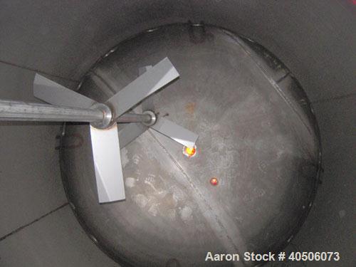 Unused- Mueller Pressure Tank, 2,500 Gallon, Model "F", 304L Stainless steel, Vertical. 90" diameter x 79" straight side, 2:1 elliptical top and bottom. Internal rated 30 psi at 160 deg.f., and -20 d...