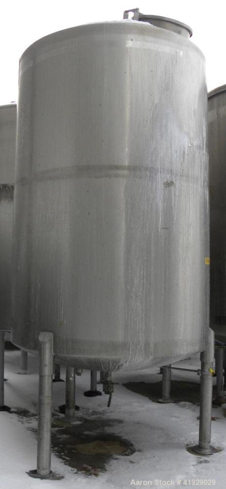 Used Mueller Tank, 2000 Gallon, Model F, 316 Stainless Steel, Vertical. 76" diameter x 106" straight side, dished top and bottom. Off center top entering angled Lightnin manual variable speed agitato...