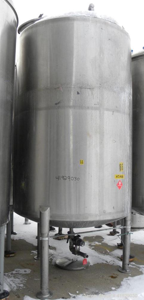 Used Mueller Tank, 2000 Gallon, Model F, 316 Stainless Steel, Vertical. 76" diameter x 106" straight side, dished top and bottom. Off center top entering angled Lightnin manual variable speed agitato...