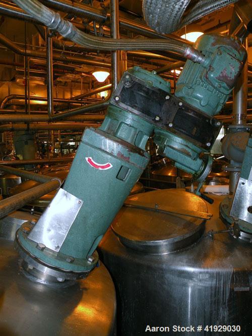 Used Mueller Tank, 2000 Gallon, Model F, 316 Stainless Steel, Vertical. 76" diameter x 106" straight side, dished top and bottom. Off center top entering angled Lightnin manual variable speed agitato...