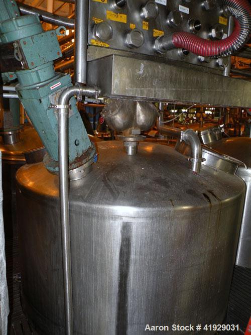 Used Mueller Tank, 2000 Gallon, Model F, Stainless Steel, Vertical. 76" diameter x 106" straight side, dished top and bottom. Off center top entering angled Lightnin manual variable speed agitator, m...