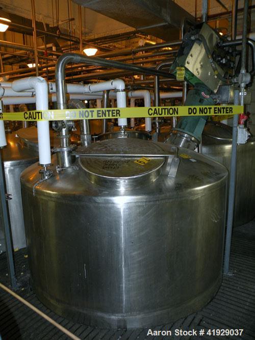 Used Mueller Tank, 2000 Gallon, Model F, stainless steel, vertical. 76" diameter x 106" straight side, dished top and bottom. Off center top entering angled Lightnin manual variable speed agitator, m...