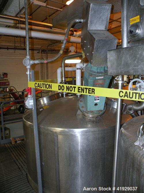 Used Mueller Tank, 2000 Gallon, Model F, stainless steel, vertical. 76" diameter x 106" straight side, dished top and bottom. Off center top entering angled Lightnin manual variable speed agitator, m...