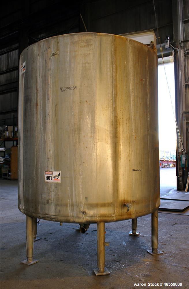 Used Mueller Tank, Approximate 3,500 Gallon, 304 Stainless Steel, Vertical. 304 Stainless steel jacket. Approximate 96" diameter x 102" straight side. Flat welded top, dished bottom. Openings top: 30...