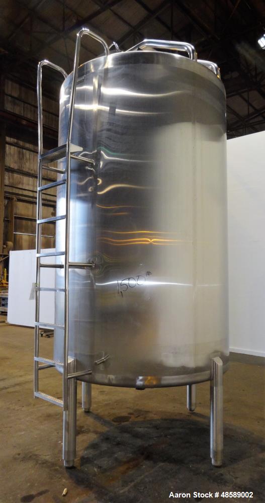 Used Mueller Tank, Approximately 2000 Gallon, 304 Stainless Steel, Vertical.