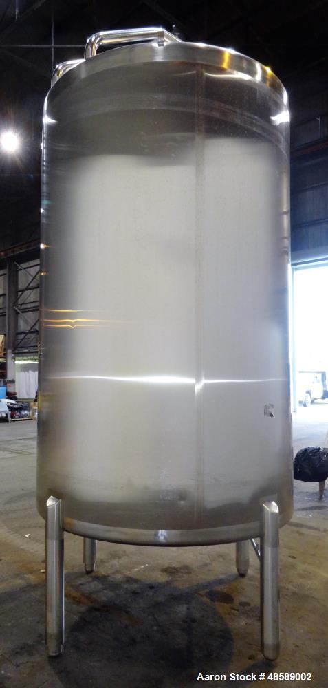 Used Mueller Tank, Approximately 2000 Gallon, 304 Stainless Steel, Vertical.