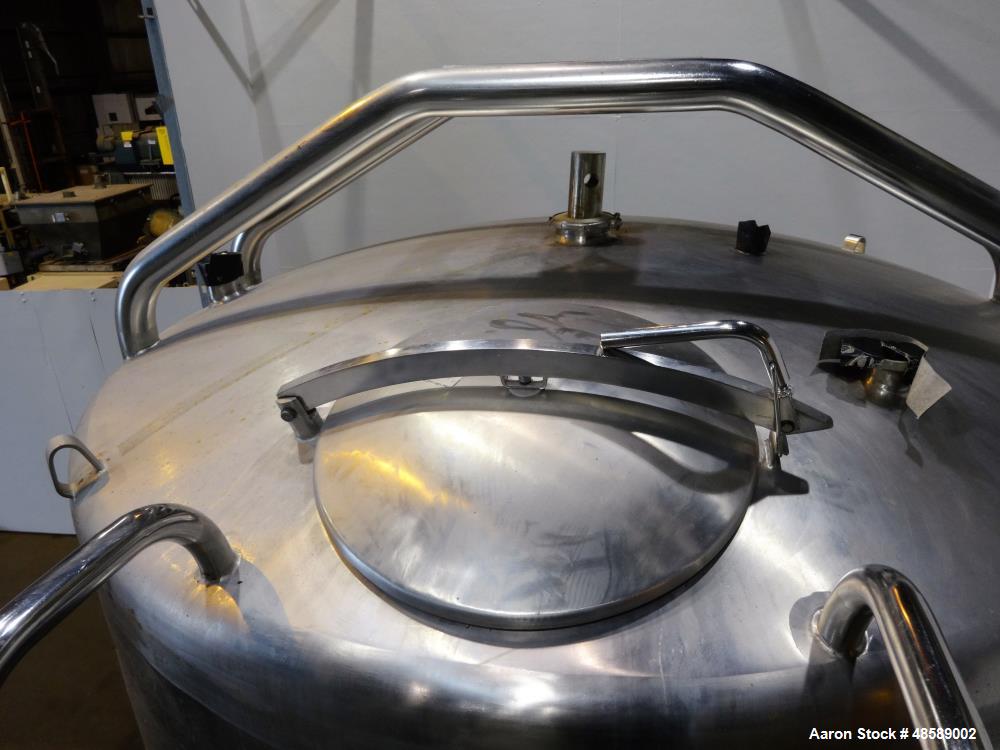 Used Mueller Tank, Approximately 2000 Gallon, 304 Stainless Steel, Vertical.