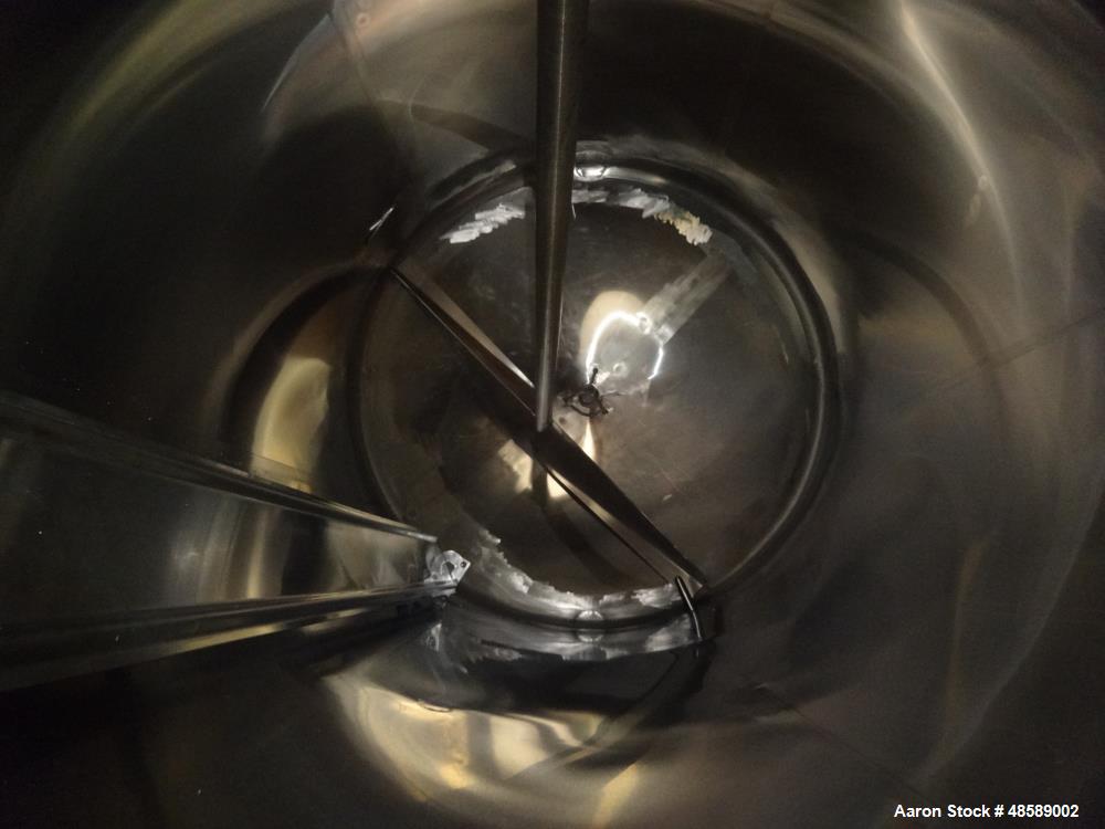 Used Mueller Tank, Approximately 2000 Gallon, 304 Stainless Steel, Vertical.