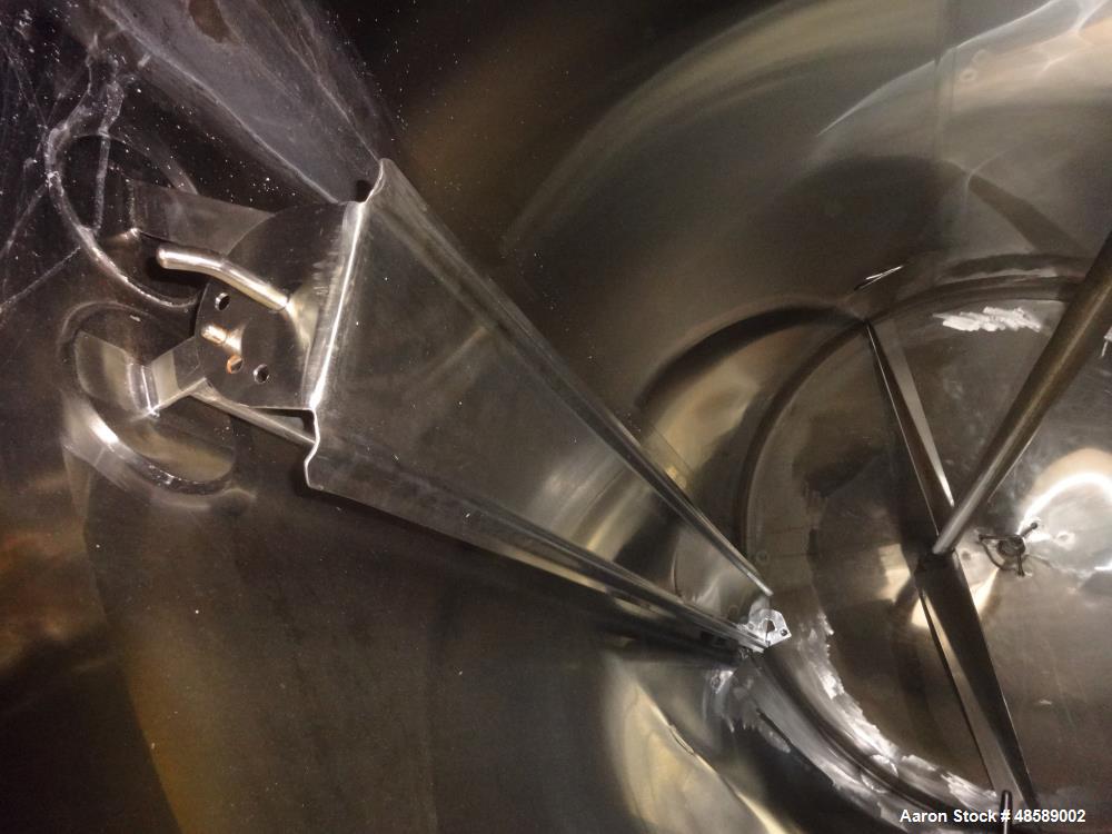 Used Mueller Tank, Approximately 2000 Gallon, 304 Stainless Steel, Vertical.