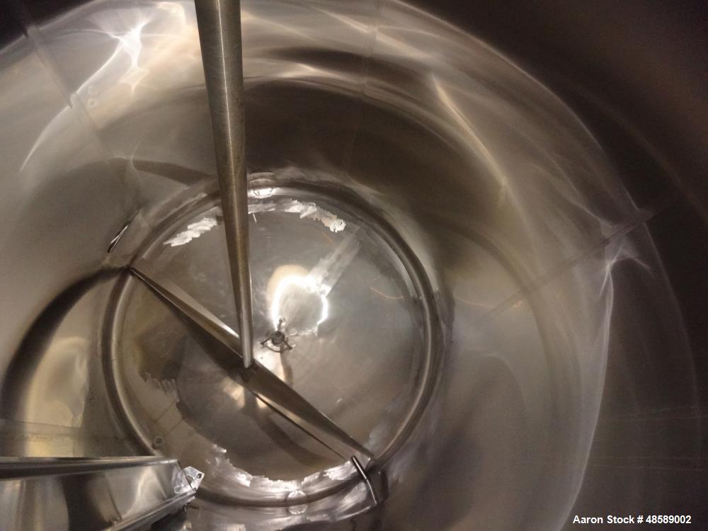 Used Mueller Tank, Approximately 2000 Gallon, 304 Stainless Steel, Vertical.