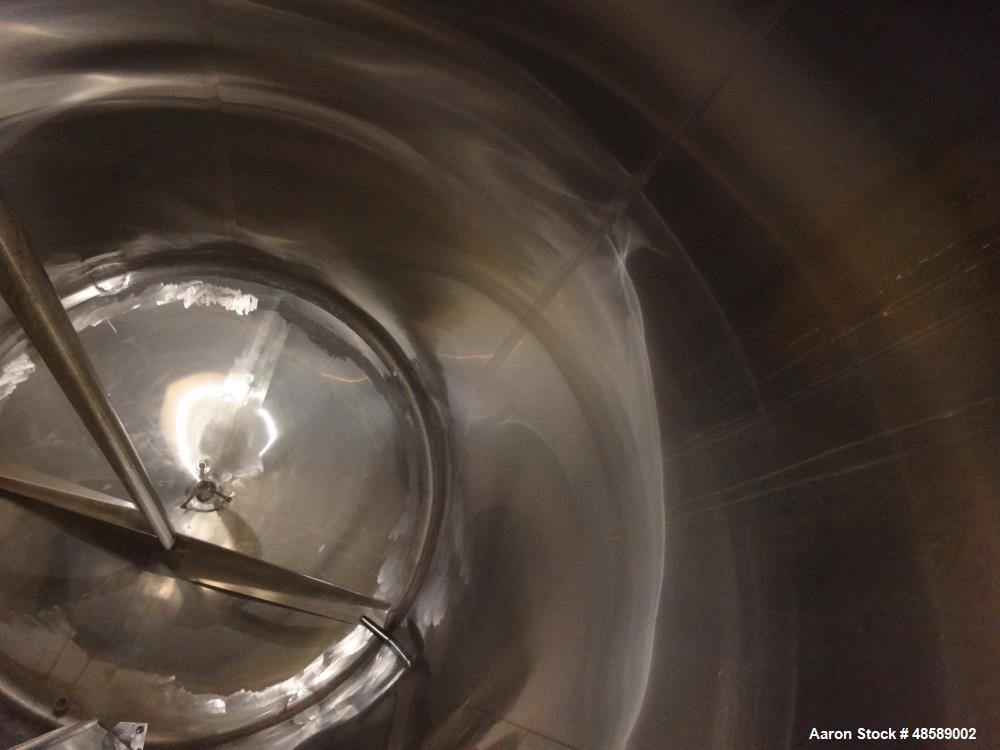 Used Mueller Tank, Approximately 2000 Gallon, 304 Stainless Steel, Vertical.
