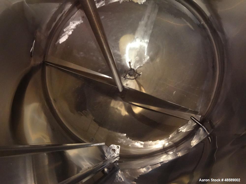 Used Mueller Tank, Approximately 2000 Gallon, 304 Stainless Steel, Vertical.