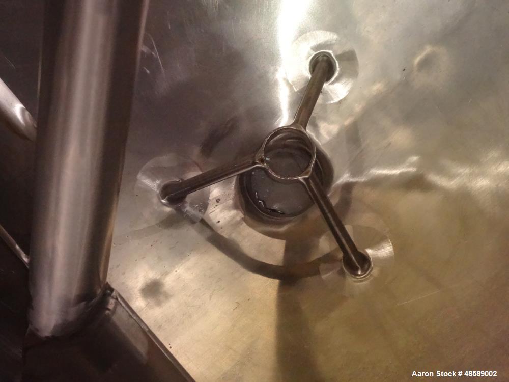Used Mueller Tank, Approximately 2000 Gallon, 304 Stainless Steel, Vertical.