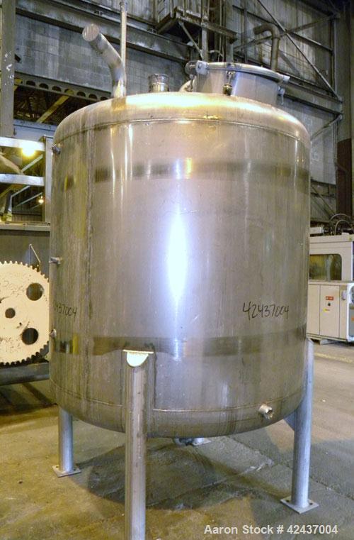Used Tank, 1075 Gallon, 304 Stainless Steel, Vertical. 72" Diameter x 60" straight side, dished top and bottom. Off center top entering agitator, approximate 1-1/2" diameter shaft with a 3 blade turb...
