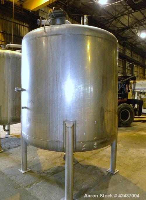 Used Tank, 1075 Gallon, 304 Stainless Steel, Vertical. 72" Diameter x 60" straight side, dished top and bottom. Off center top entering agitator, approximate 1-1/2" diameter shaft with a 3 blade turb...