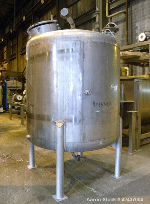 Used Tank, 1075 Gallon, 304 Stainless Steel, Vertical. 72" Diameter x 60" straight side, dished top and bottom. Off center top entering agitator, approximate 1-1/2" diameter shaft with a 3 blade turb...