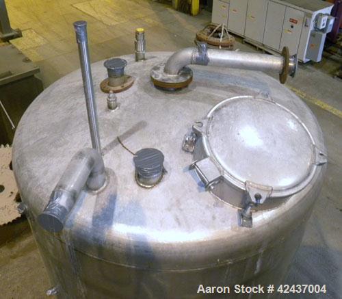 Used Tank, 1075 Gallon, 304 Stainless Steel, Vertical. 72" Diameter x 60" straight side, dished top and bottom. Off center top entering agitator, approximate 1-1/2" diameter shaft with a 3 blade turb...
