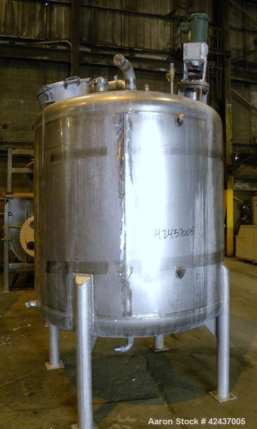Used Tank, 1075 Gallon, 304 Stainless Steel, Vertical. 72" Diameter x 60" straight side, dished top and bottom. Off center top entering Lightnin agitator, model XJC-65. Approximate 1-1/2" diameter sh...